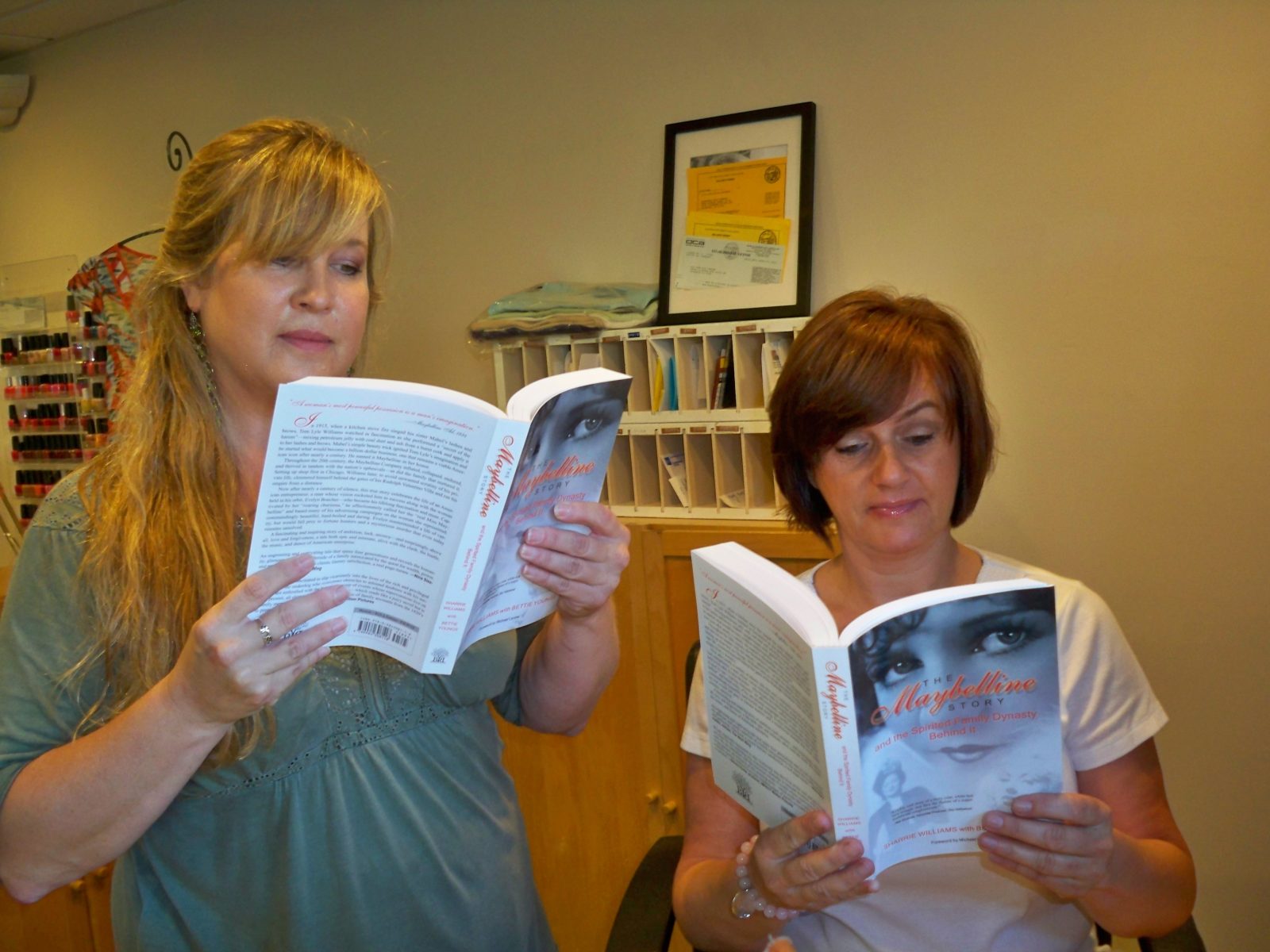 Ladies in Woodland Hills, CA, can’t put the Maybelline Story down!