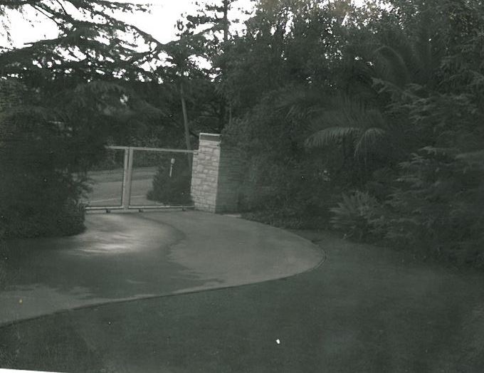 RETRACTION OF PAST POST…Jennifer Aniston’s Property DID NOT BELONG to Maybelline founder Tom Lyle Williams