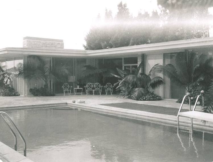 RETRACTION OF PAST POST…Jennifer Aniston’s Property DID NOT BELONG to Maybelline founder Tom Lyle Williams