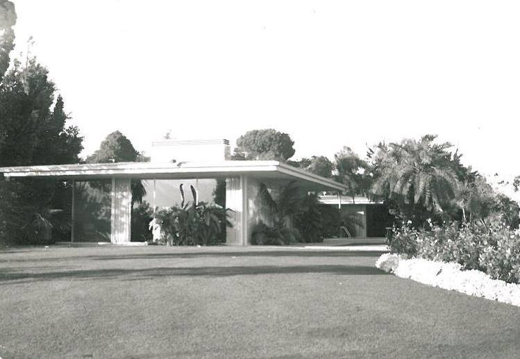 RETRACTION OF PAST POST…Jennifer Aniston’s Property DID NOT BELONG to Maybelline founder Tom Lyle Williams