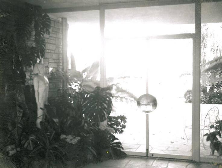 RETRACTION OF PAST POST…Jennifer Aniston’s Property DID NOT BELONG to Maybelline founder Tom Lyle Williams