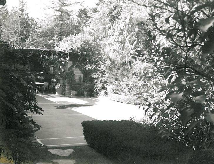 RETRACTION OF PAST POST…Jennifer Aniston’s Property DID NOT BELONG to Maybelline founder Tom Lyle Williams
