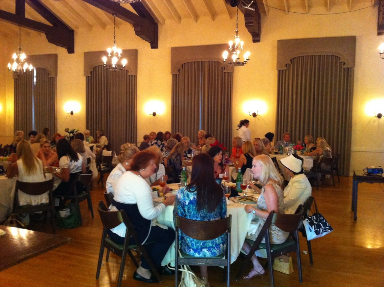 Vintage Maybelline Glamour Alive and Well in Beverly Hills