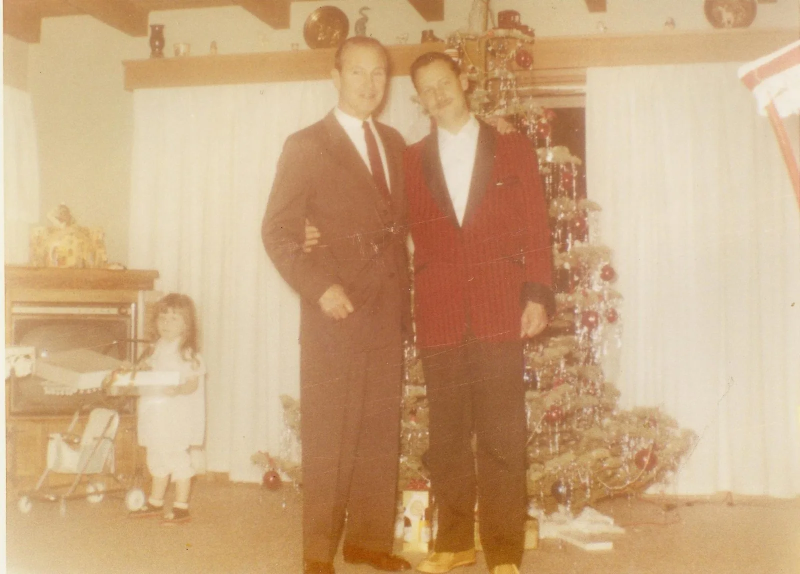 Merry Christmas from Author, Sharrie Williams. Here are some of my favorite vintage family Christmas pictures