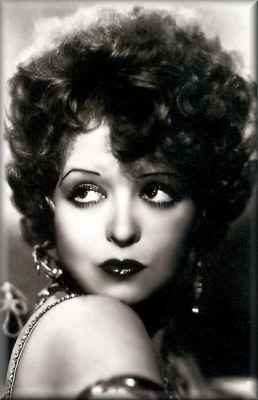 Maybellines “It Girl” Clara Bow unleashes the excitement of the Roaring 20’s.