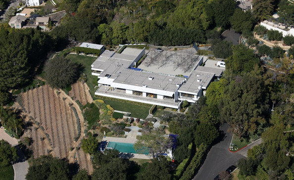 RETRACTION:  A behind the gate look at Jennifer Aniston’s Bel Air property in the 1960’s, when it belonged to Maybelline founder, Tom Lyle Williams