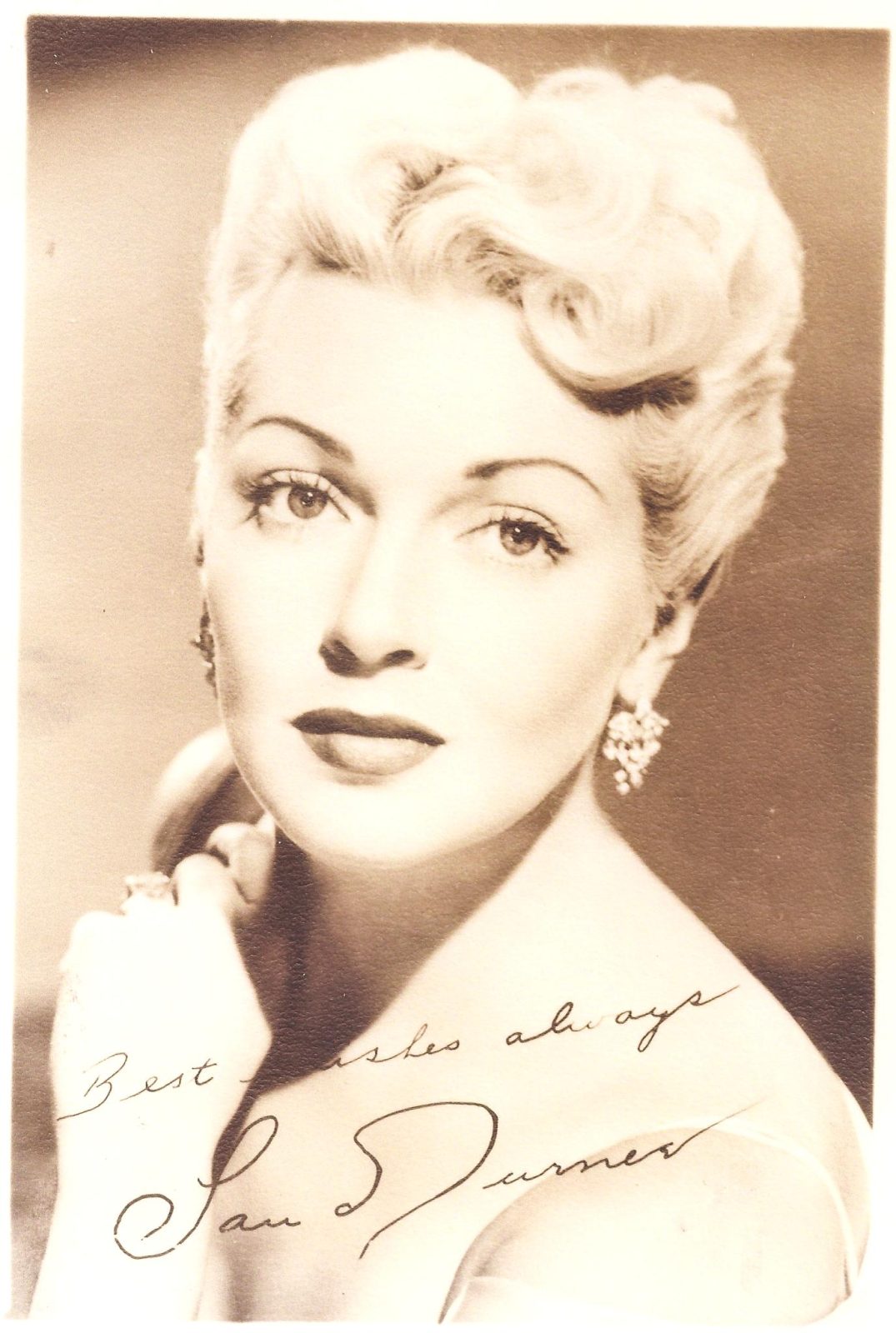 Maybelline’s stunning  Cover-Girls from the 1940’s