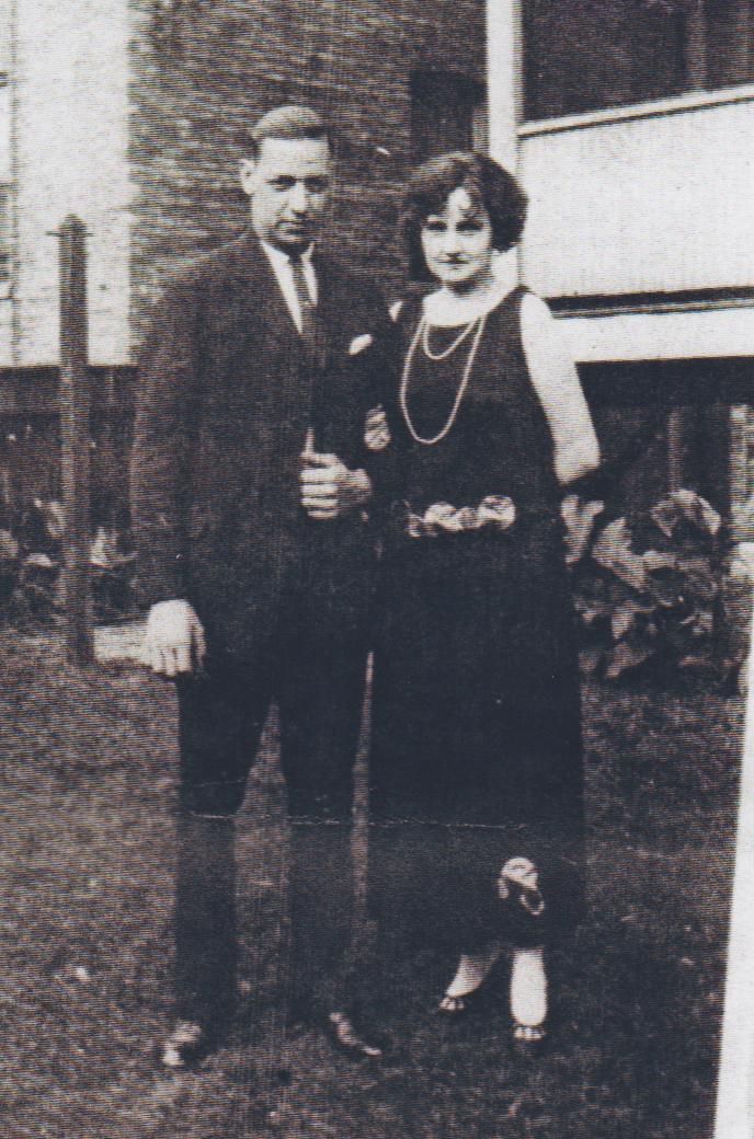 Maybelline presented a image of the the American woman in 1924…