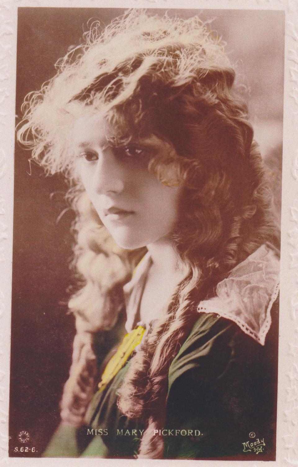 Mary Pickford, 1917, Poor Little Rich Girl appeared same year as Maybelline mascara’s debut