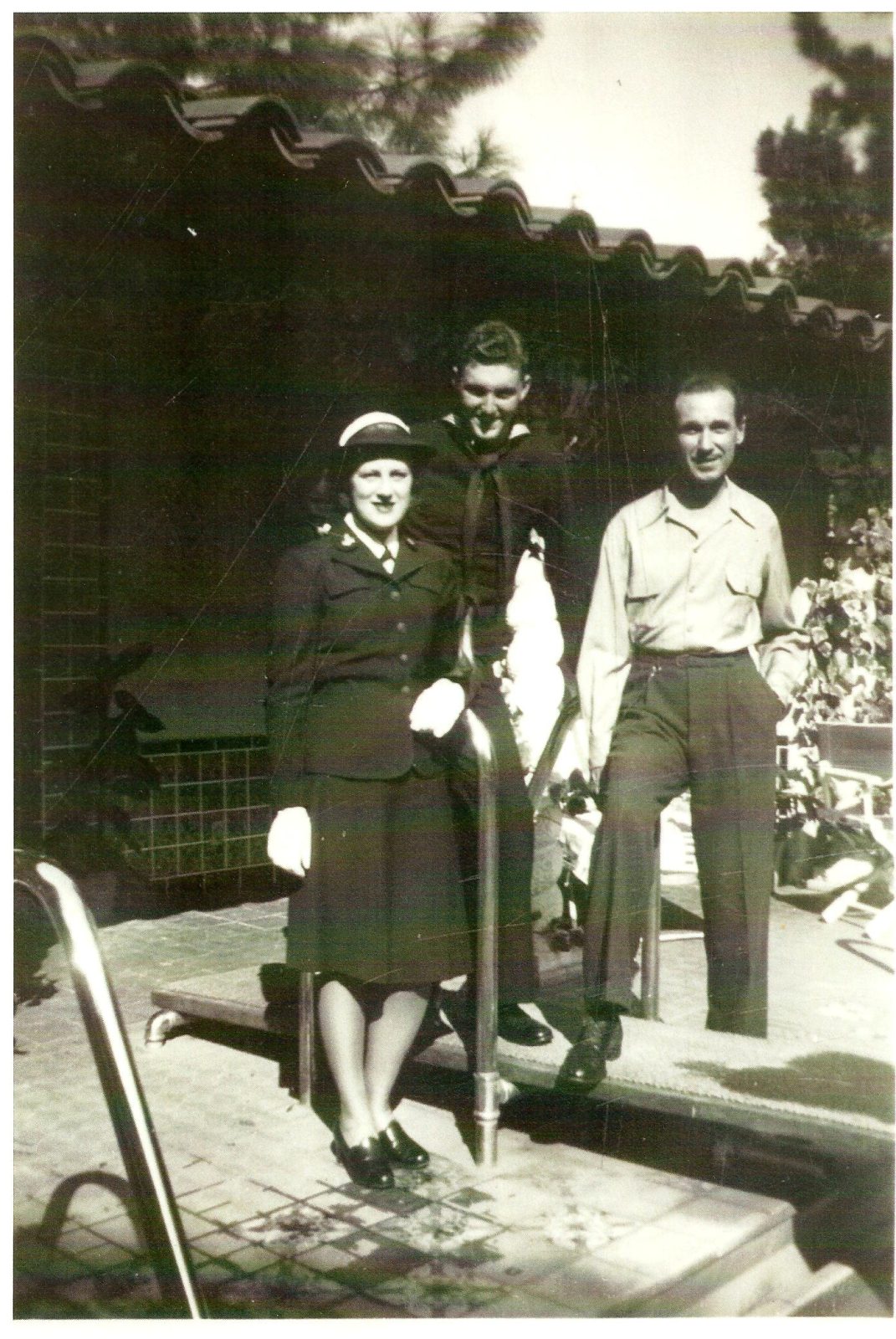 Maybelline family honors Noel A. for his duty in the Navy – 1945.