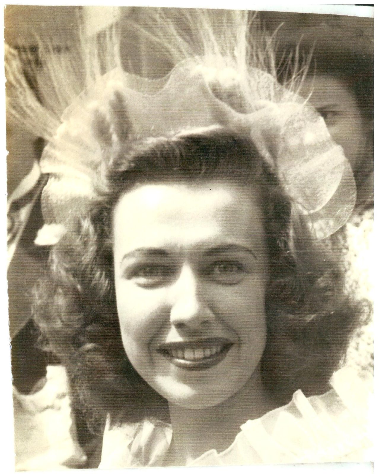 Maybelline family honors Noel A. for his duty in the Navy – 1945.
