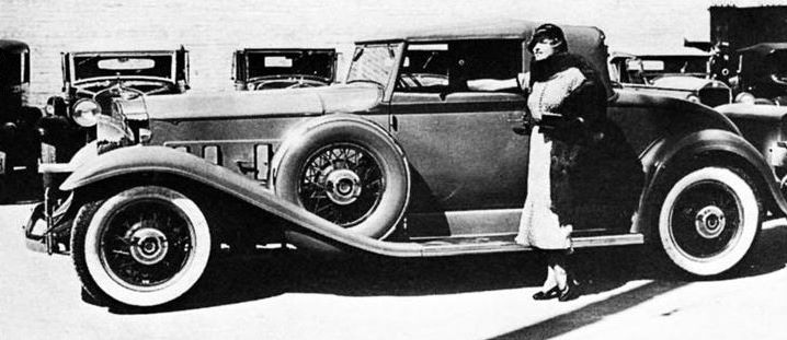 Maybelline Targets the Flapper in the 1920’s with film star Phyllis Haver.