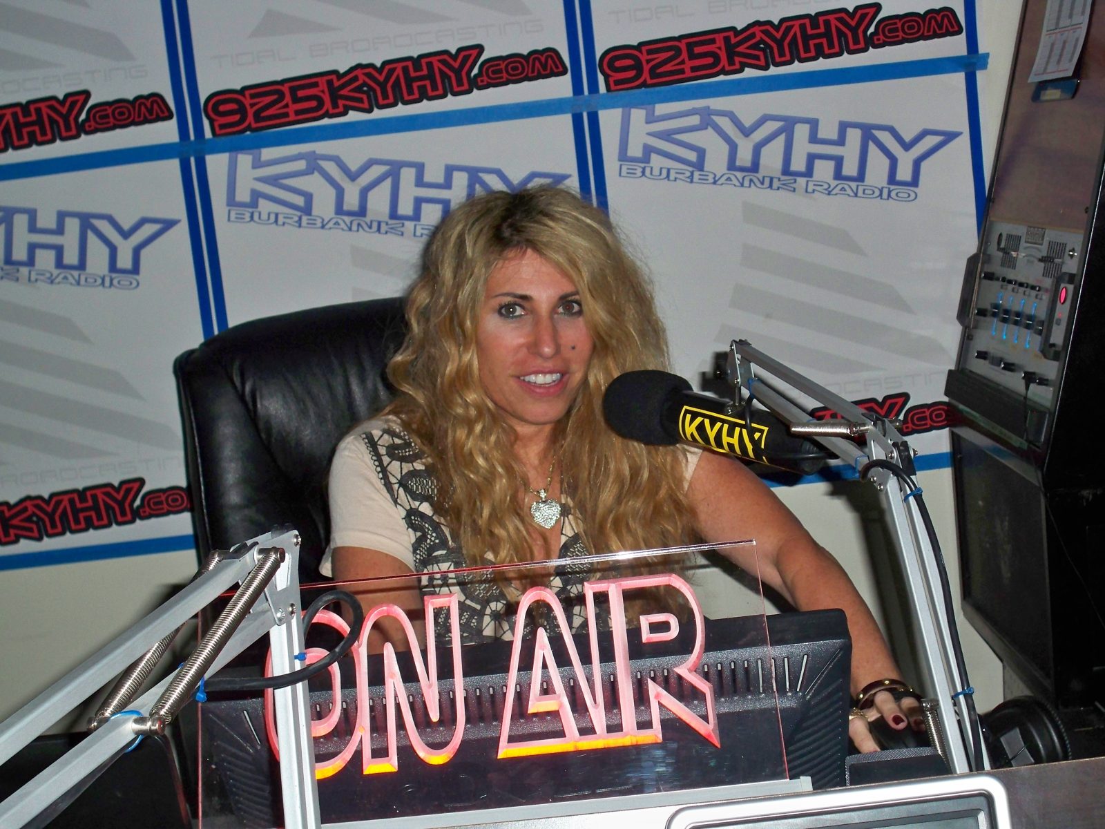 Maybelline Story Author Sharrie Williams on the Dare to Dream Show.