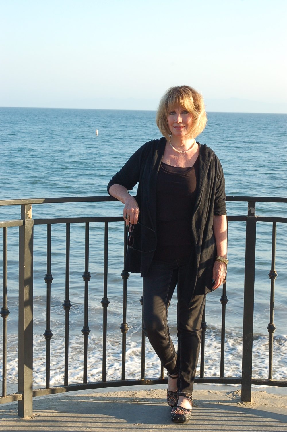 NICHE Magazine’s, “COASTAL CHIC” with my Maybelline Memories Column is available now