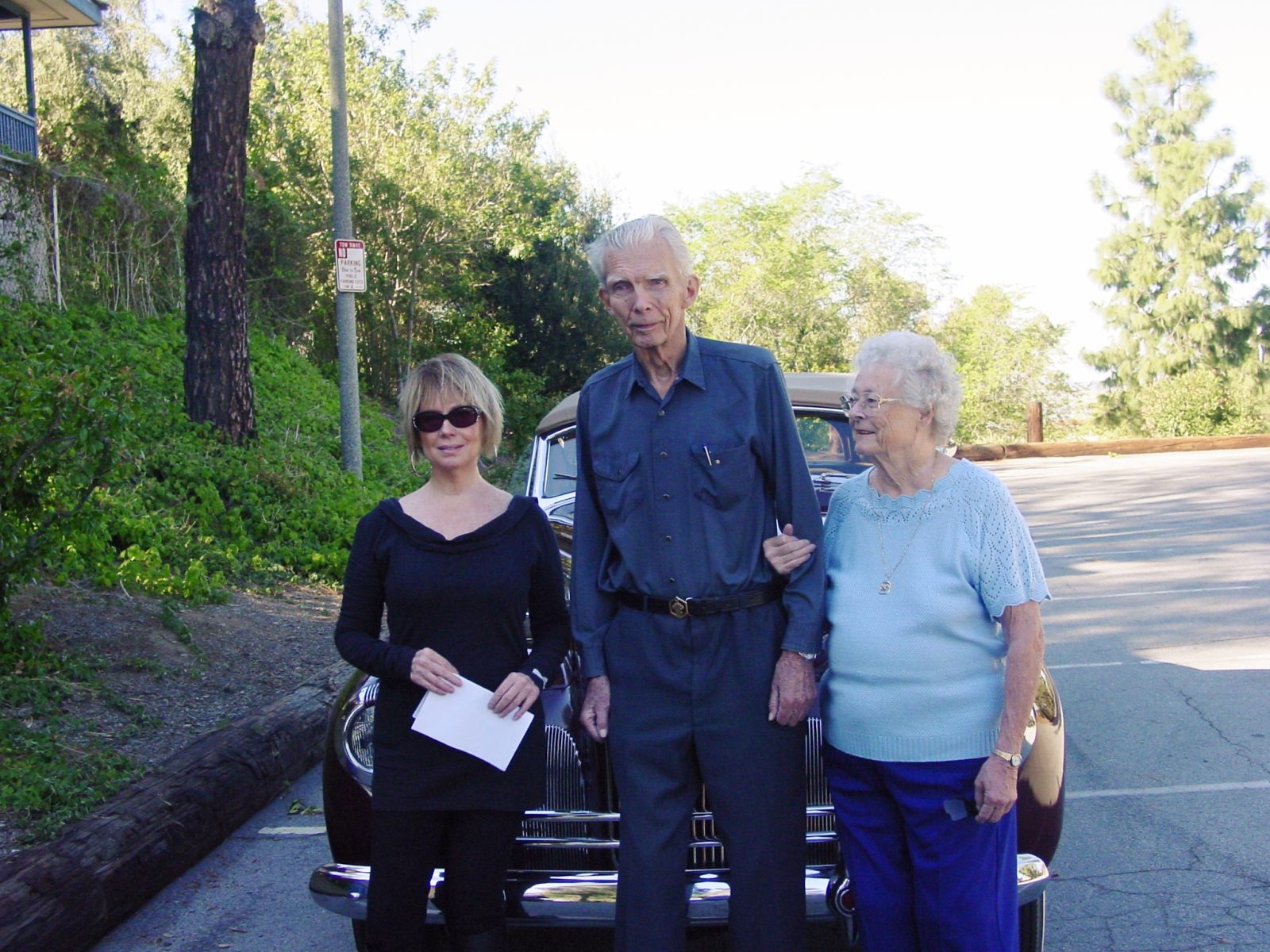 VINTAGE MAYBELLINE HISTORY DETECTIVES on the  hunt for “What ever happened to TL’s 1940 Packard Victoria.
