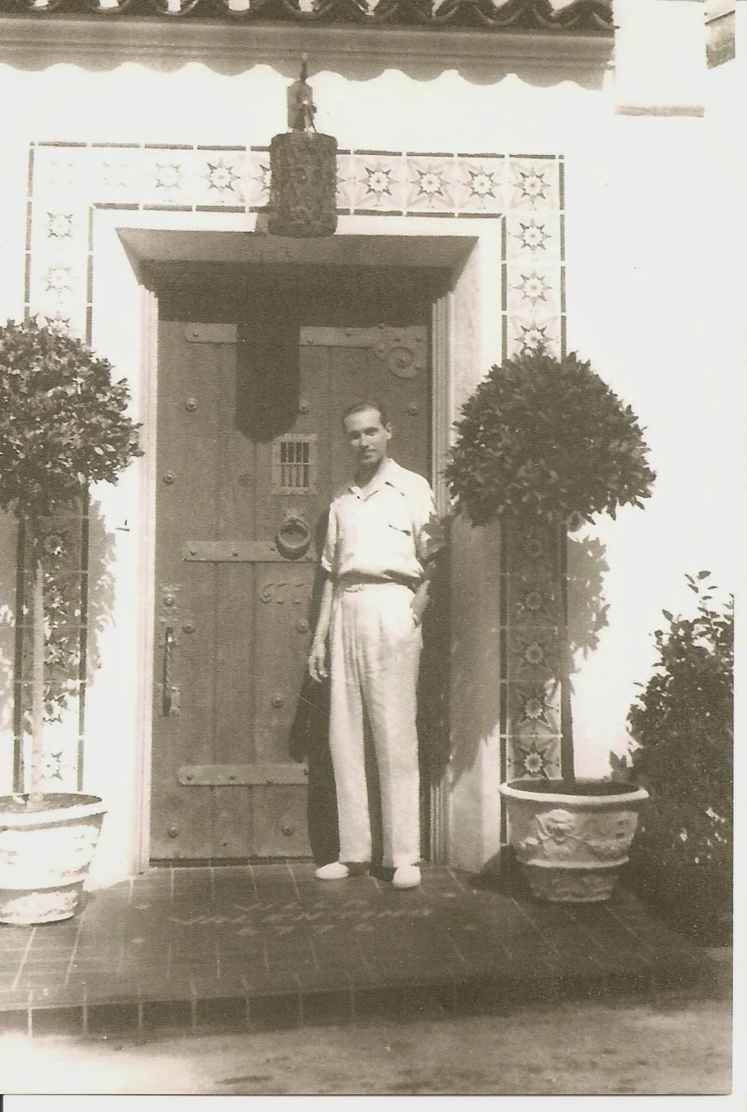Villa Valentino, nestled at 6776 Wedgewood Place in the Hollywood Hills, was a Mediterranean-style estate that became a cornerstone of Tom Lyle Williams’ life and the Maybelline legacy.