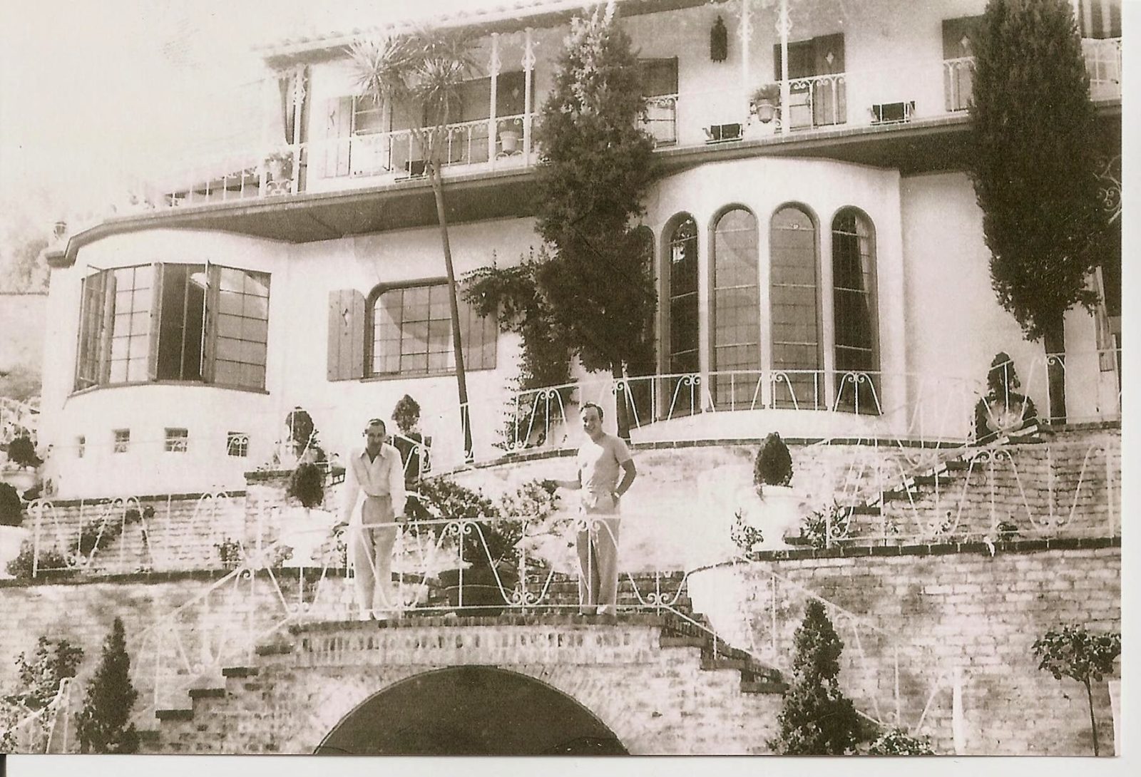 Spectacular Pictures and description of the Villa Valentino, in the Hollywood Hills, 1940