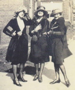 Evelyn-Verona-and--Bunny-1922---Maybelline-Flappers-! Interview with Glamourdaze – History of Mascara – Maybel Williams and The Maybelline Story