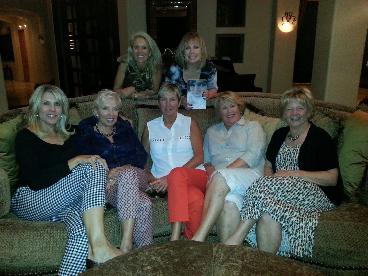 SCOTTSDALE LADIES GIVE THEIR SEAL OF APPROVAL TO SHARRIE WILLIAMS One of the original Maybelline family’s direct descendants,