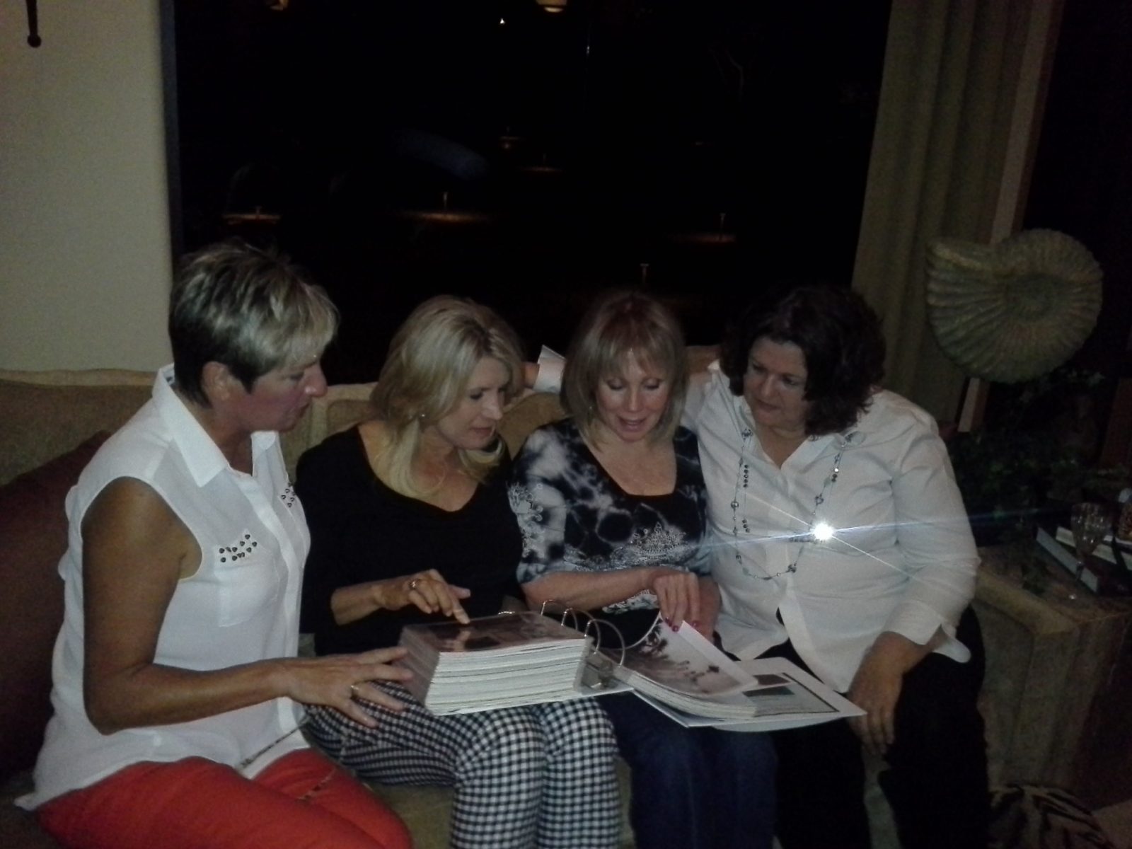 SCOTTSDALE LADIES GIVE THEIR SEAL OF APPROVAL TO SHARRIE WILLIAMS One of the original Maybelline family’s direct descendants,