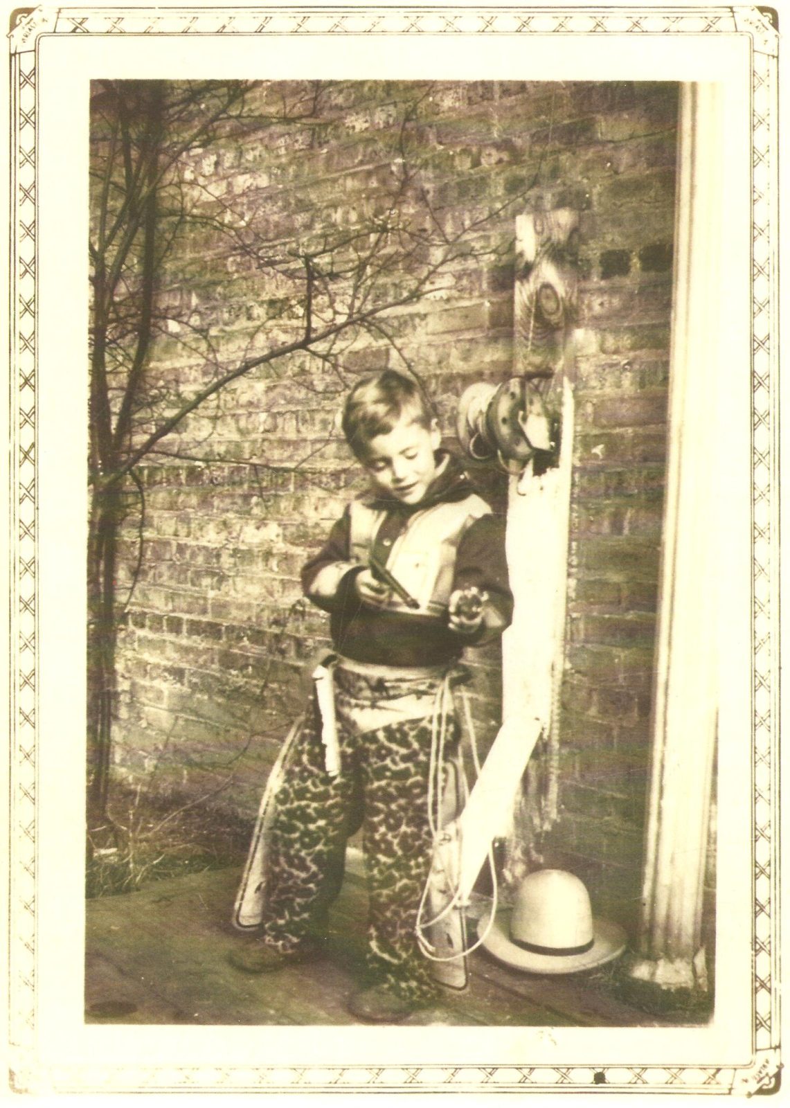 Maybelline cousins worship Tom Mix, as little boys.