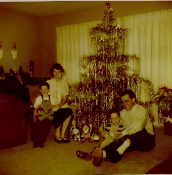 Merry Christmas from Author, Sharrie Williams. Here are some of my favorite vintage family Christmas pictures