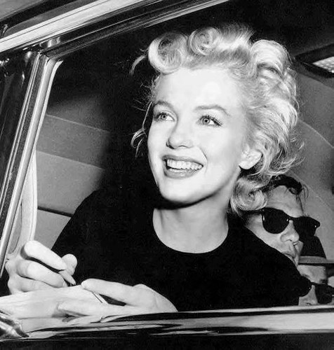 MARILYN MONROE IN FASHION, A FABULOUS NEW BOOK.