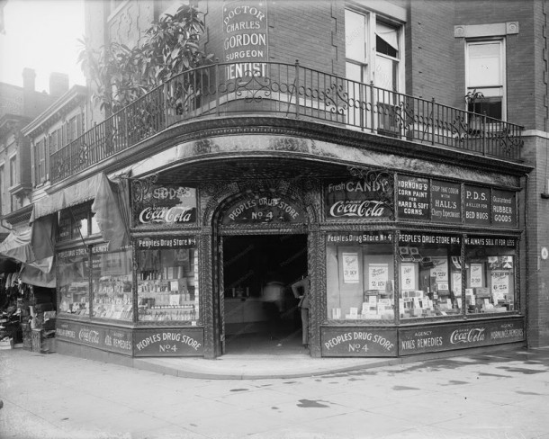 Maybelline – Queen of the Drug Store in the 1930s