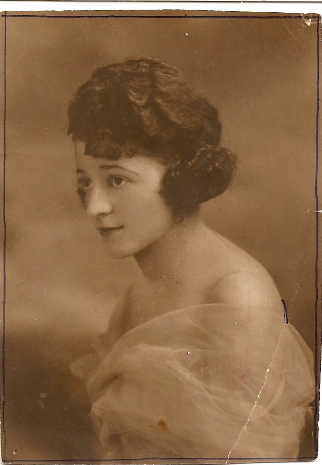 How did Evelyn Williams play into the Maybelline Story