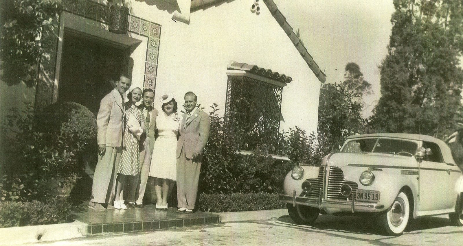 Old Hollywood Glamour 1940 style Tuxedos, False Eyelashes, Daiquiris and Dancing the Conga.