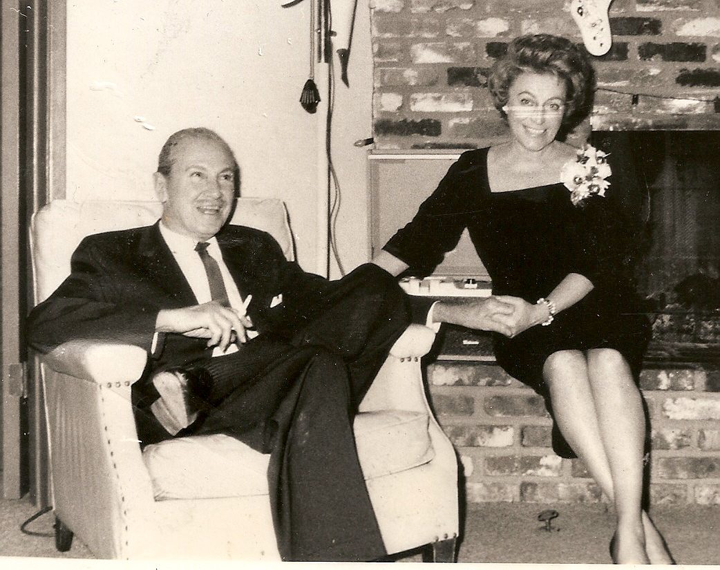 Those Maybelline Mascara Eyes: Flirting 1940’s Style