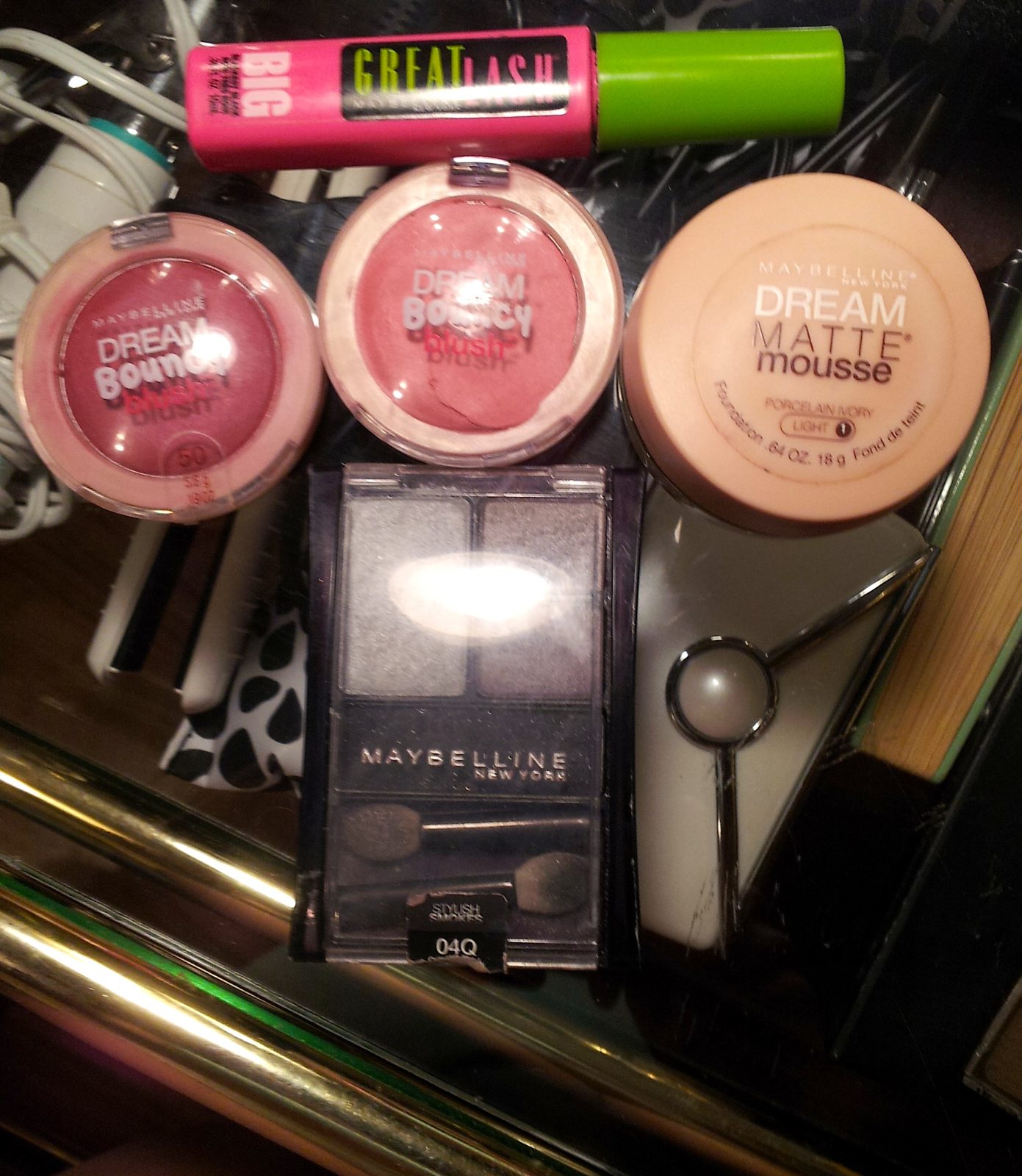 GUEST BLOGGER, Veronica Noade for Maybelline Book: Vintage Beauty Week