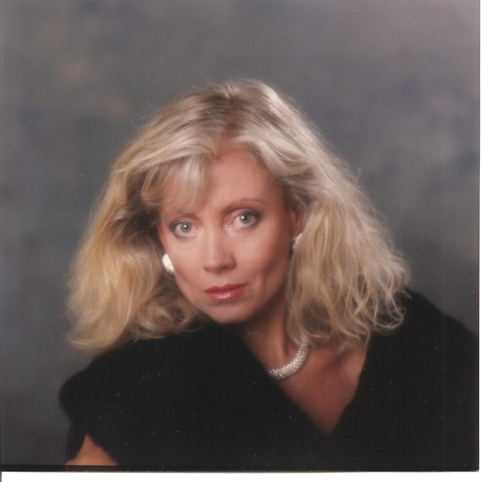 “The Royal family of the cosmetic industry.” Guest Blogger Jodi Hanson @chaptersandchats reviews The Maybelline Story and the Spirited Family Dynasty Behind it.
