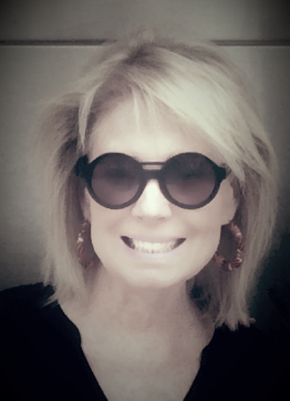@5onlife interview with Sharrie Williams author of the Maybelline Story
